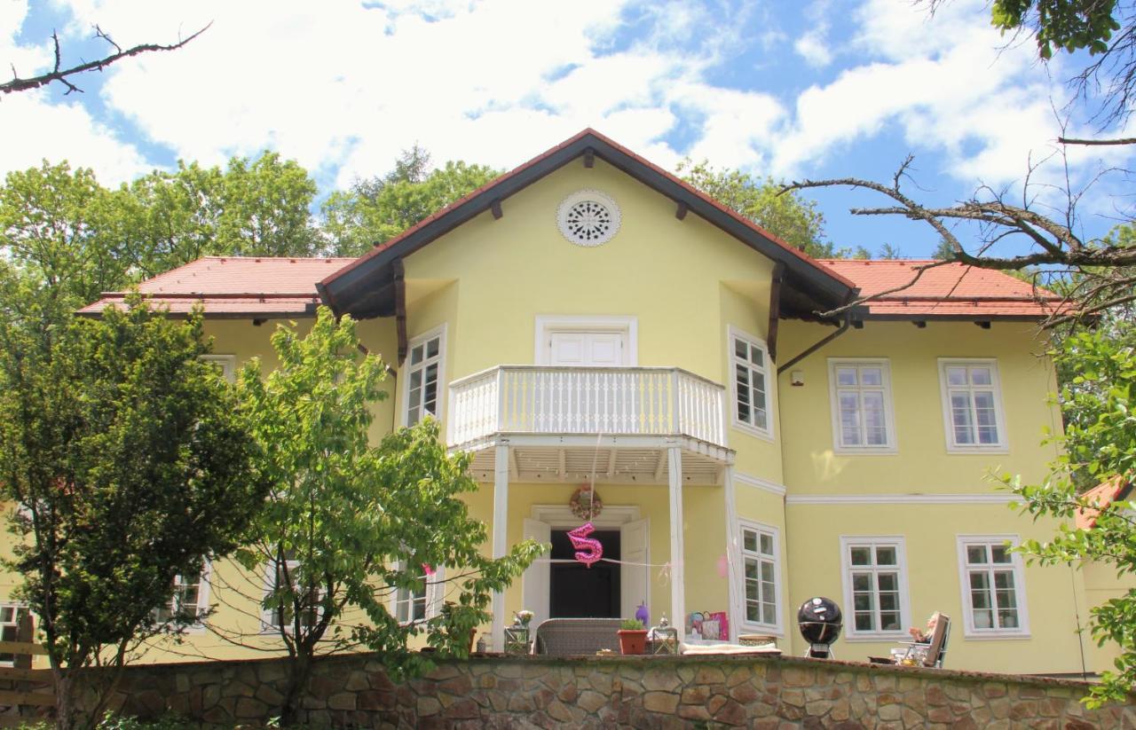 Lovecky Zamecek Pod Milesovkou Teplice Buitenkant foto