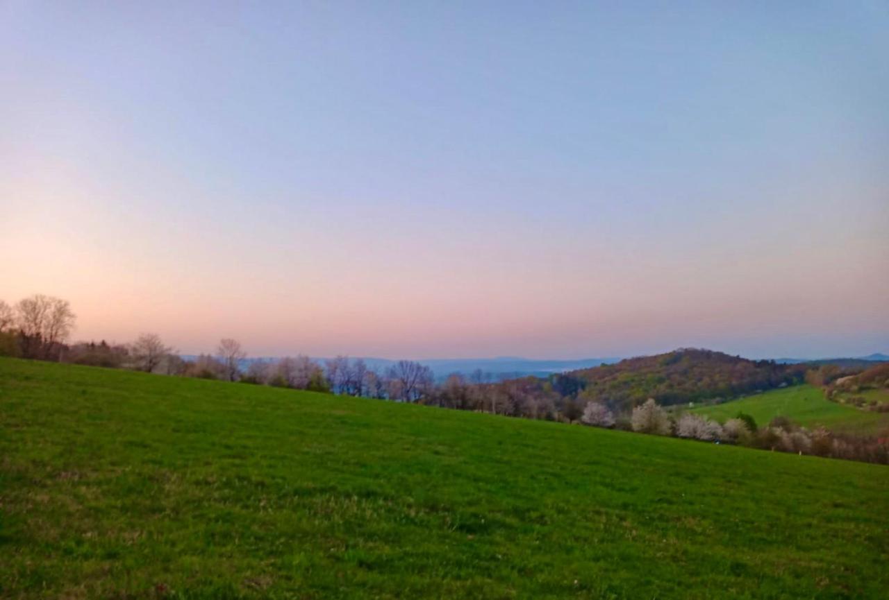 Lovecky Zamecek Pod Milesovkou Teplice Buitenkant foto