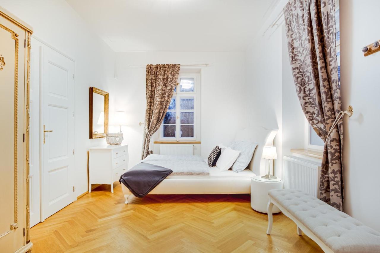 Lovecky Zamecek Pod Milesovkou Teplice Buitenkant foto